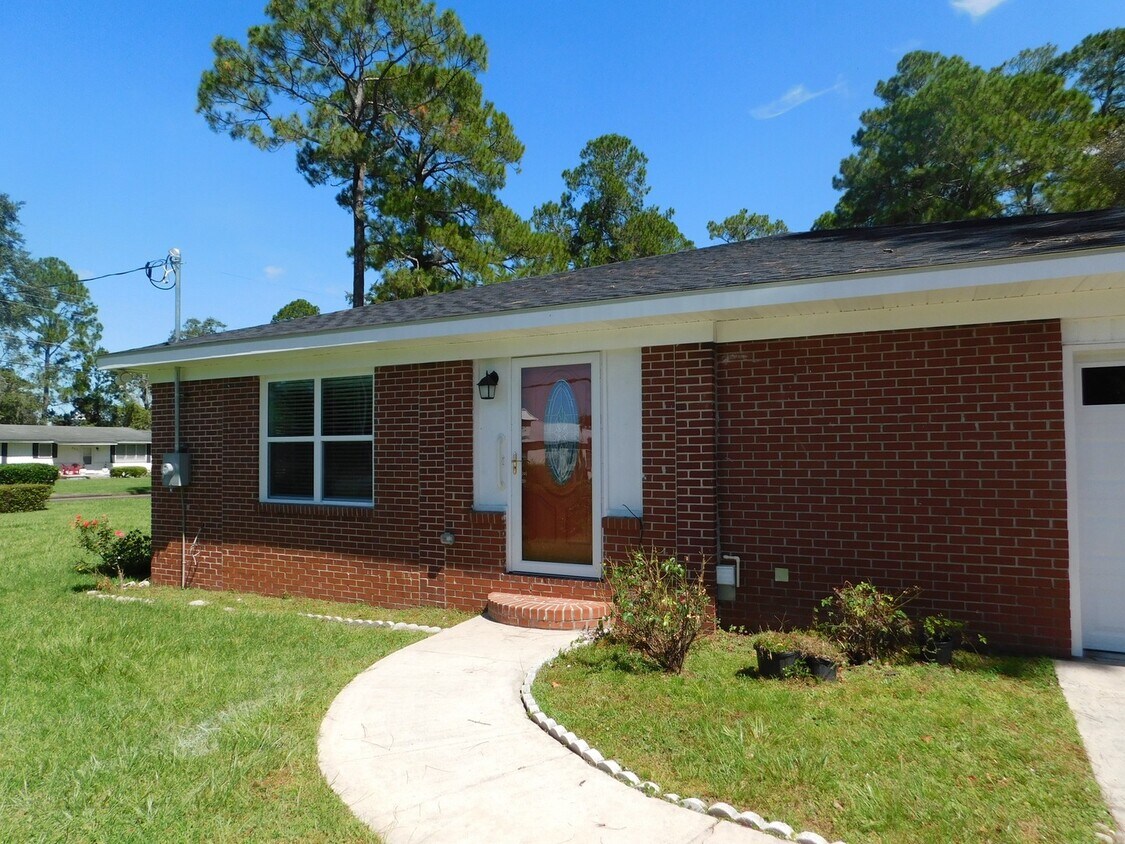 Primary Photo - 3 Bedroom Home in Valdosta!