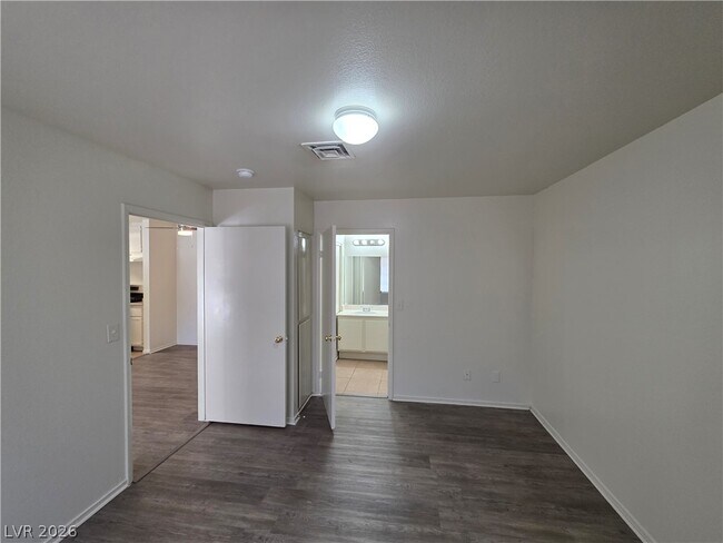 Foto del edificio - 4865 S Torrey Pines Dr