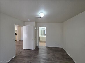 Building Photo - 4865 S Torrey Pines Dr