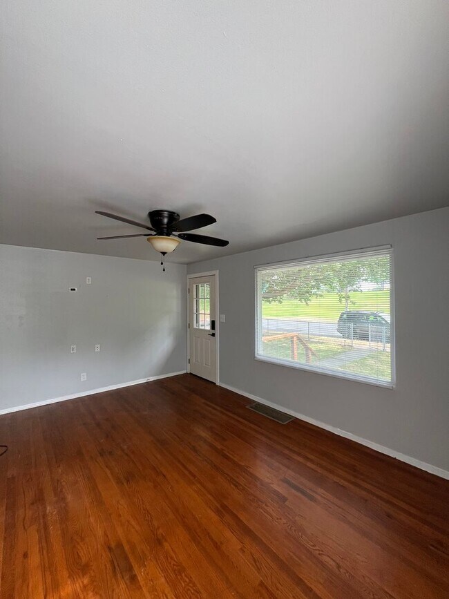 Building Photo - North Spokane Gem!! Half off First Months ...