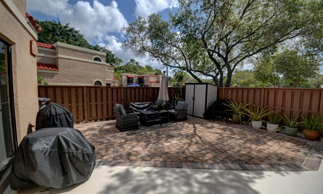 Foto del edificio - 8248 Severn Dr