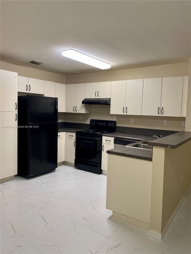 Building Photo - 3135 SW 128th Ave