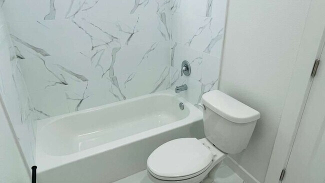 Foto del edificio - ? Brand-New Unit – 3 Bedrooms, 2.5 Bathroo...