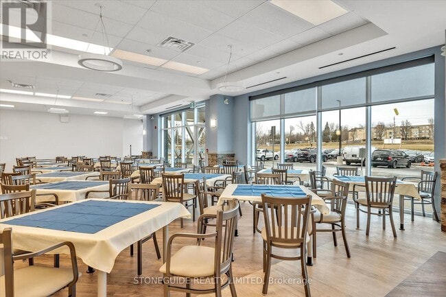 Building Photo - 555 Bonaccord St