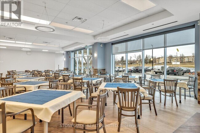 Building Photo - 555 Bonaccord St