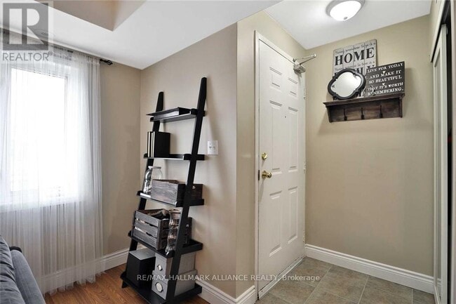 Building Photo - 4620-4620 Guildwood Way