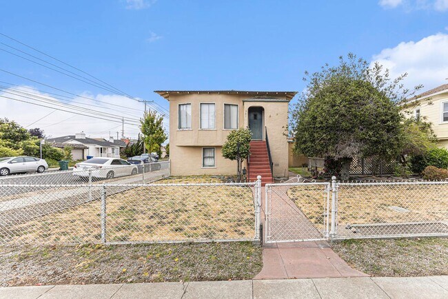 Building Photo - 301 Lincoln Ave - 3 bedroom | 2 bath | Sin...