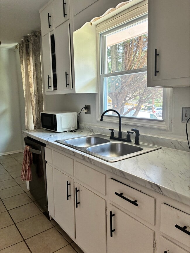 Building Photo - 6433 Valley Brook Dr