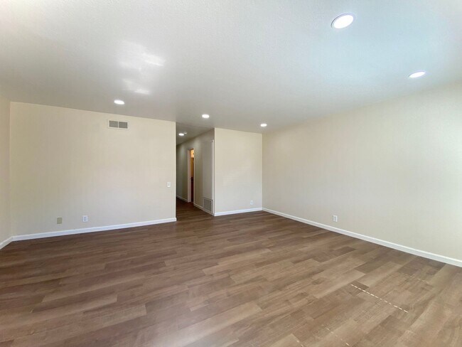 Building Photo - 3-bedroom home located in Union City! – wi...