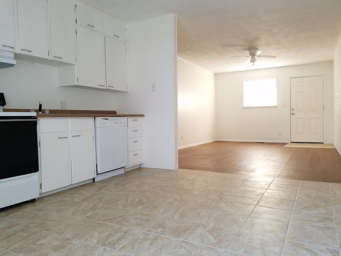 Kitchen Livingroom - 1422 E 6th St