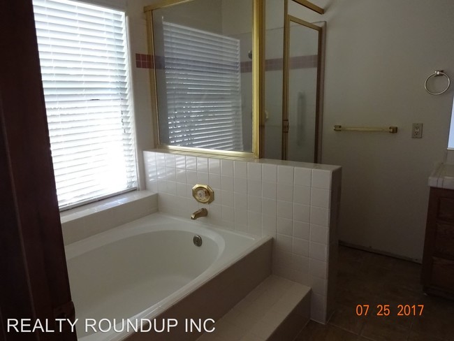 Foto del edificio - 9245 Laguna Springs Way