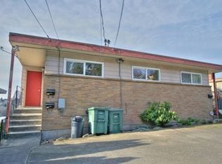 Building Photo - Queen Anne Triplex