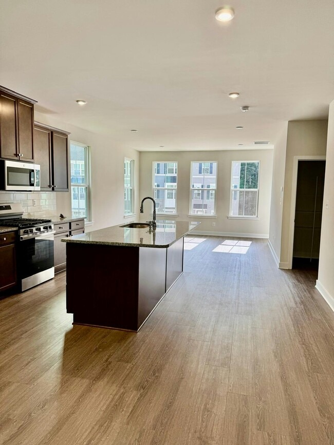 Building Photo - 1859 Bergerac Ct