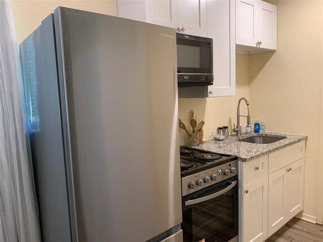 Building Photo - 9607 Eday Dr