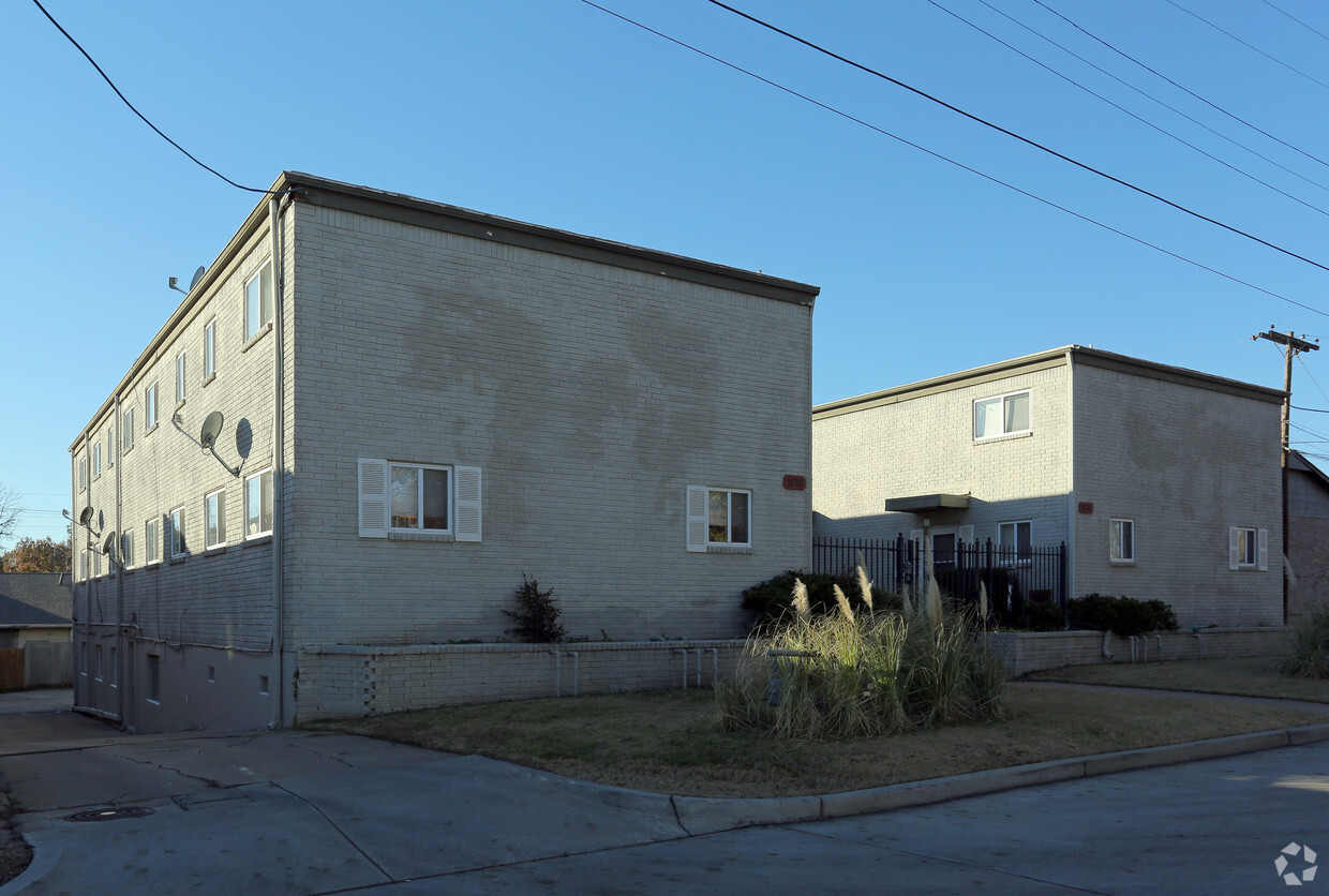 Primary Photo - Harvard Gardens Condominiums