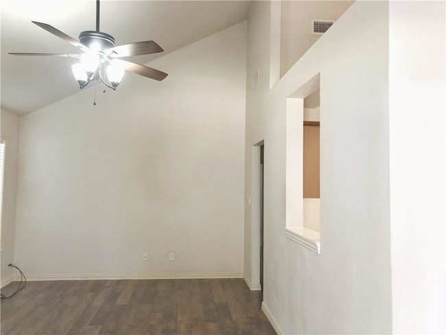 Building Photo - 809 13th St