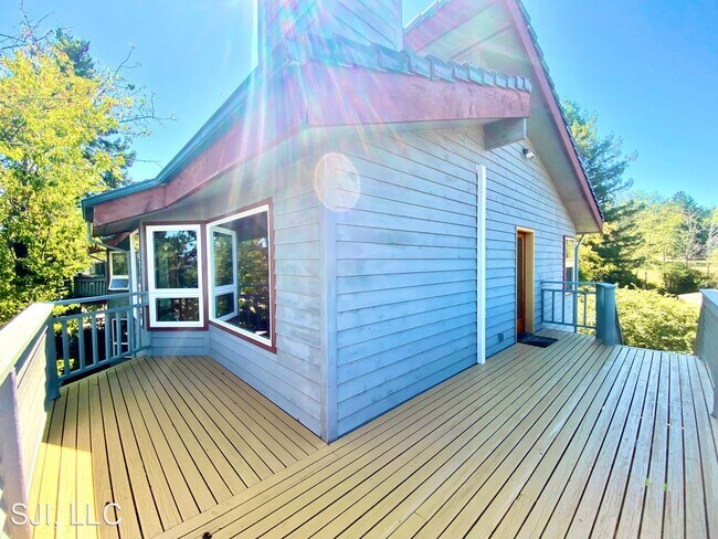 Foto del edificio - 2 br, 2 bath House - 720 Guard Street #4