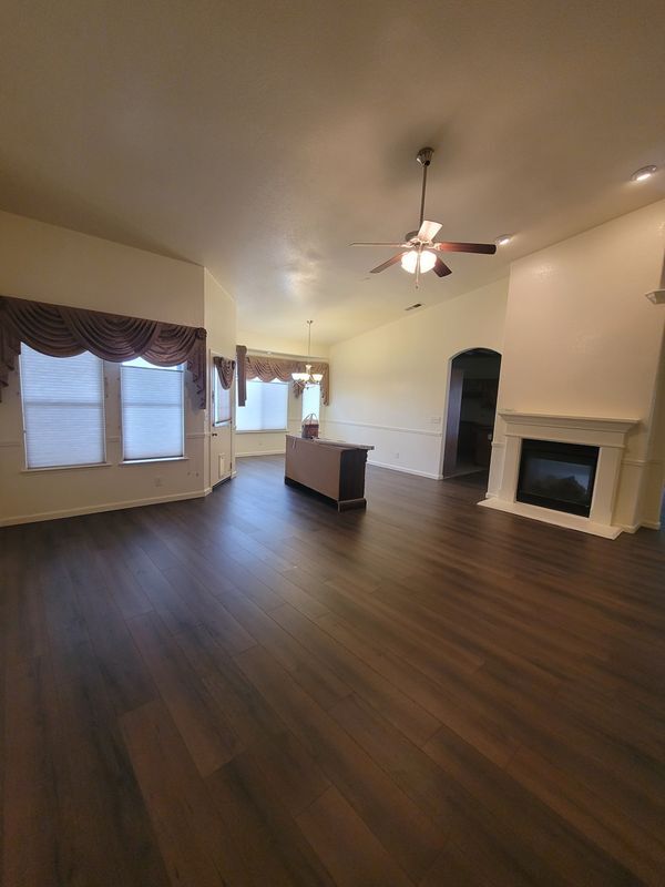 Foto del edificio - 543 Powers Ave