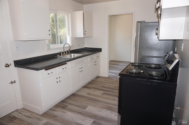 Building Photo - 142 El Poco Pl