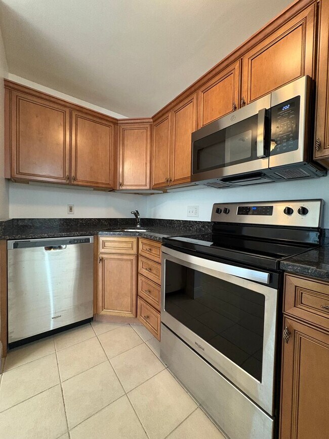 Foto del edificio - 50% off 1st month's rent for 4/1/26 move-in. Completely updated 2 bedroom condo in desireable Bro...