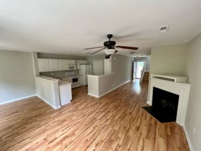 Building Photo - Persimmon Hill Haven