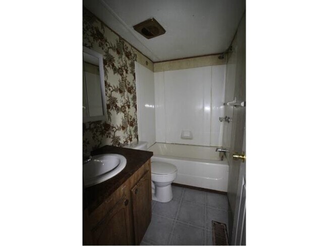 Building Photo - 1598 Hill Rd