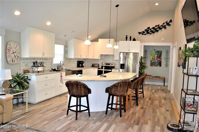 Building Photo - 504 Canal Dr