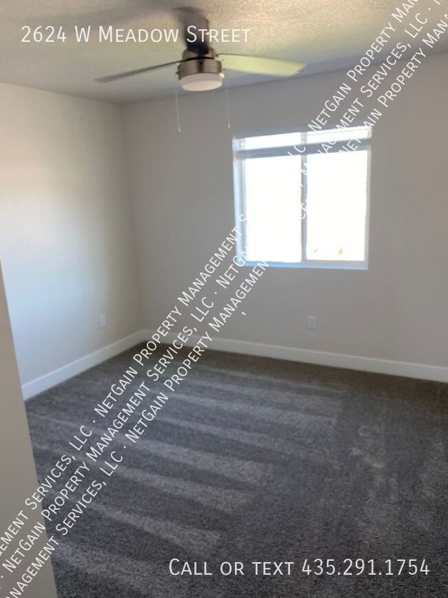 Building Photo - 3 Bedroom Crescent Hills Townhome.