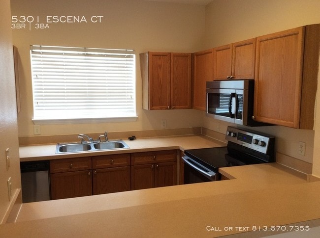 Building Photo - 5301 Escena Ct