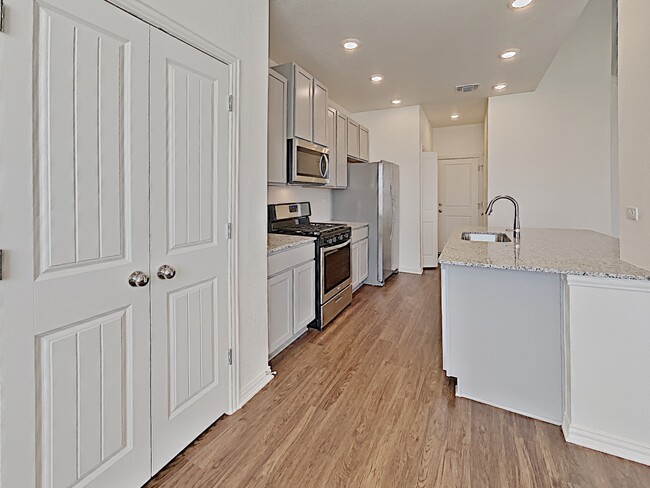 Foto del edificio - 2734 Lillybrook Ln