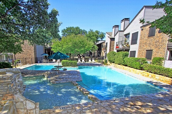 Building Photo - 7117 Wood Hollow Dr