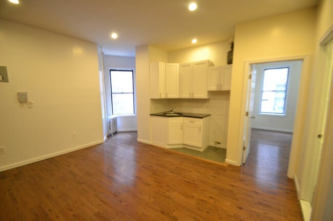 Building Photo - 25 Vermilyea Ave