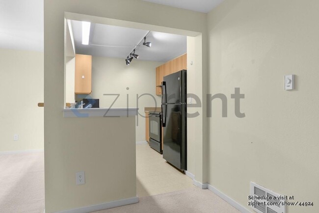 Building Photo - 12404 E Gibson Rd