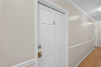 Building Photo - 11 Peachtree Hills Ave NE