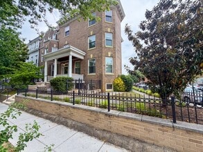 Building Photo - 1601 Hobart St NW