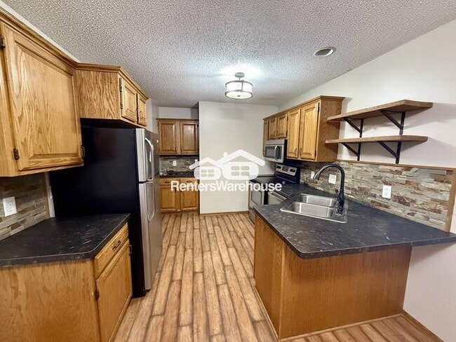 Building Photo - 2 BR Oakdale Townhome Avail NOW!