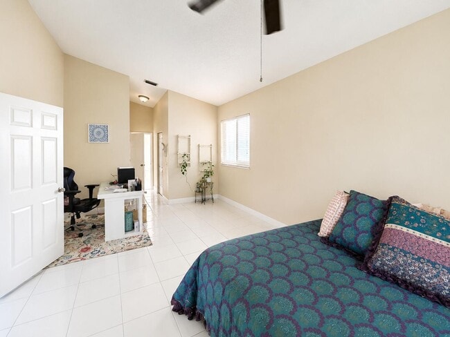 Building Photo - 5330 Flamingo Ct