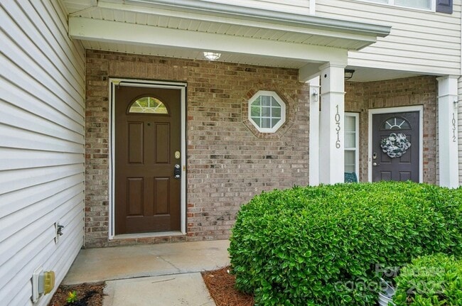Foto del edificio - 10316 Stineway Ct