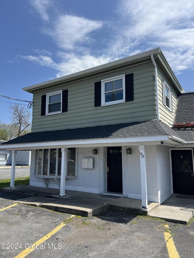 90 N Central Ave Unit 1C, Mechanicville, NY 12118 Room for Rent in