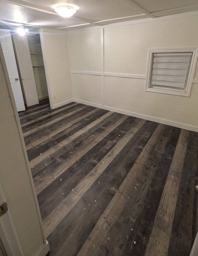 Building Photo - 7 Balmoral Av
