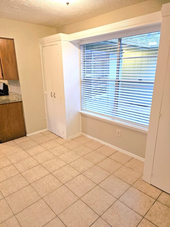 Foto del edificio - 2503 Brookford Dr