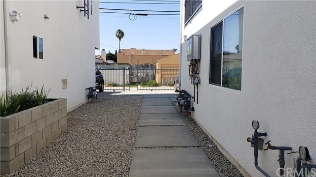 Building Photo - 2051 W Florence Ave