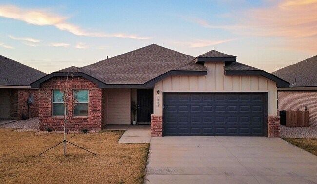 Building Photo - The Perfect Blend of Function and Luxury