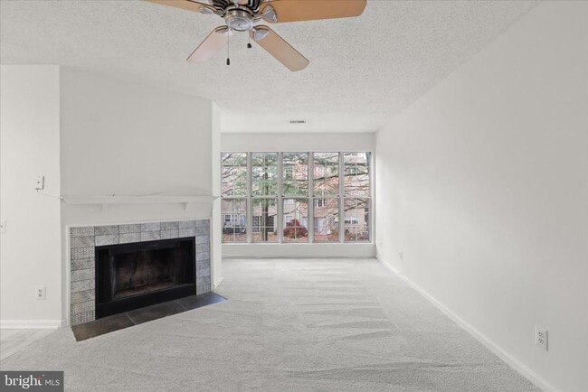 Foto del edificio - 12018 Golf Ridge Ct