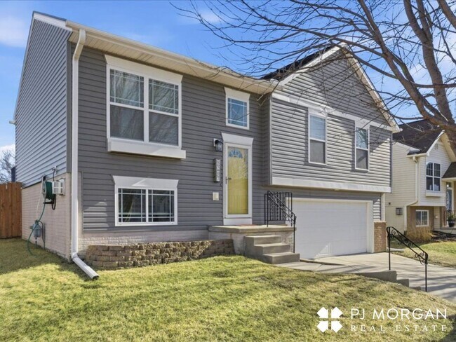 Foto del edificio - Relax by the fire in this beautiful rental home!