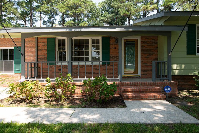 Building Photo - 124 Carolina Cir