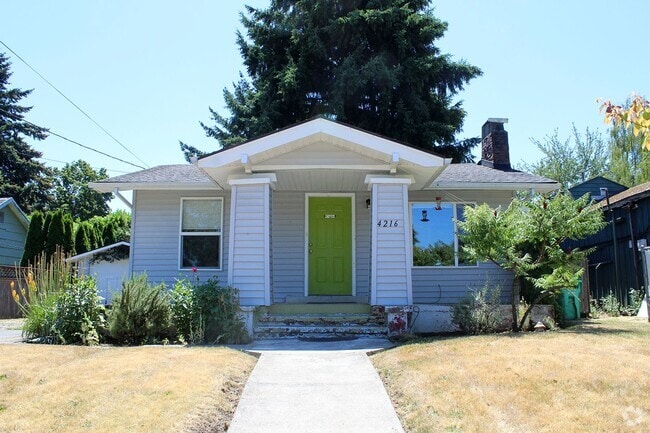 Building Photo - 4216 NE Simpson St