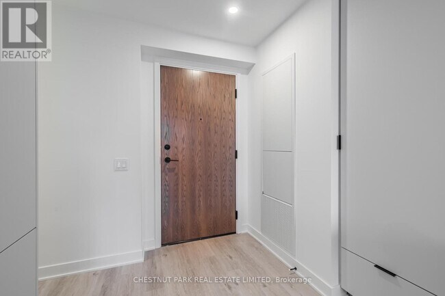 Building Photo - 55 Charles St E