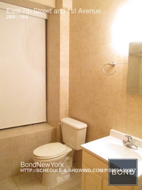 Building Photo - 111 E 7th St