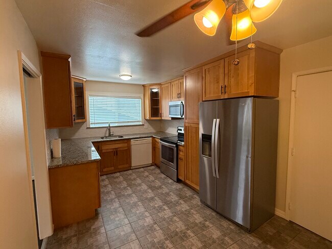 Building Photo - 2027 Nina Ct